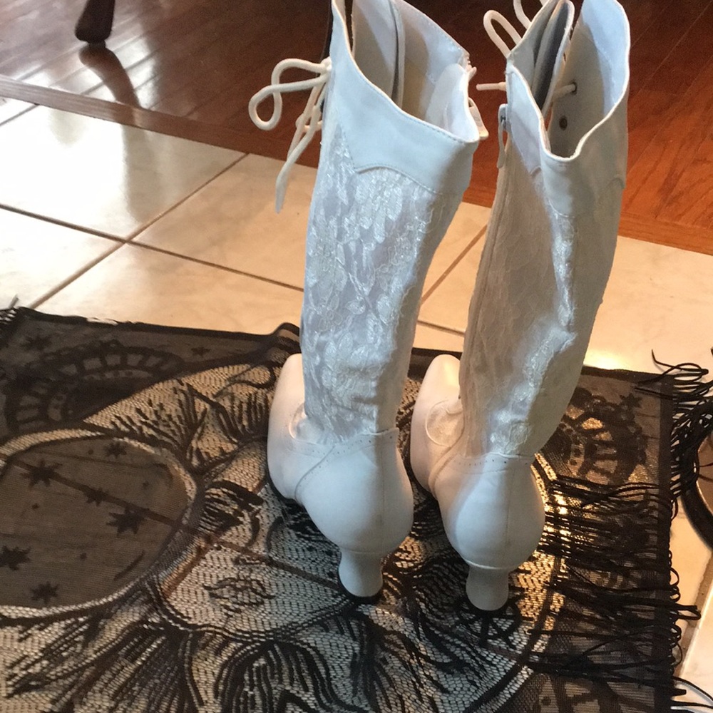 NWOT White “Good Witch” or Bride Dressy Boot - Picture 4 of 7